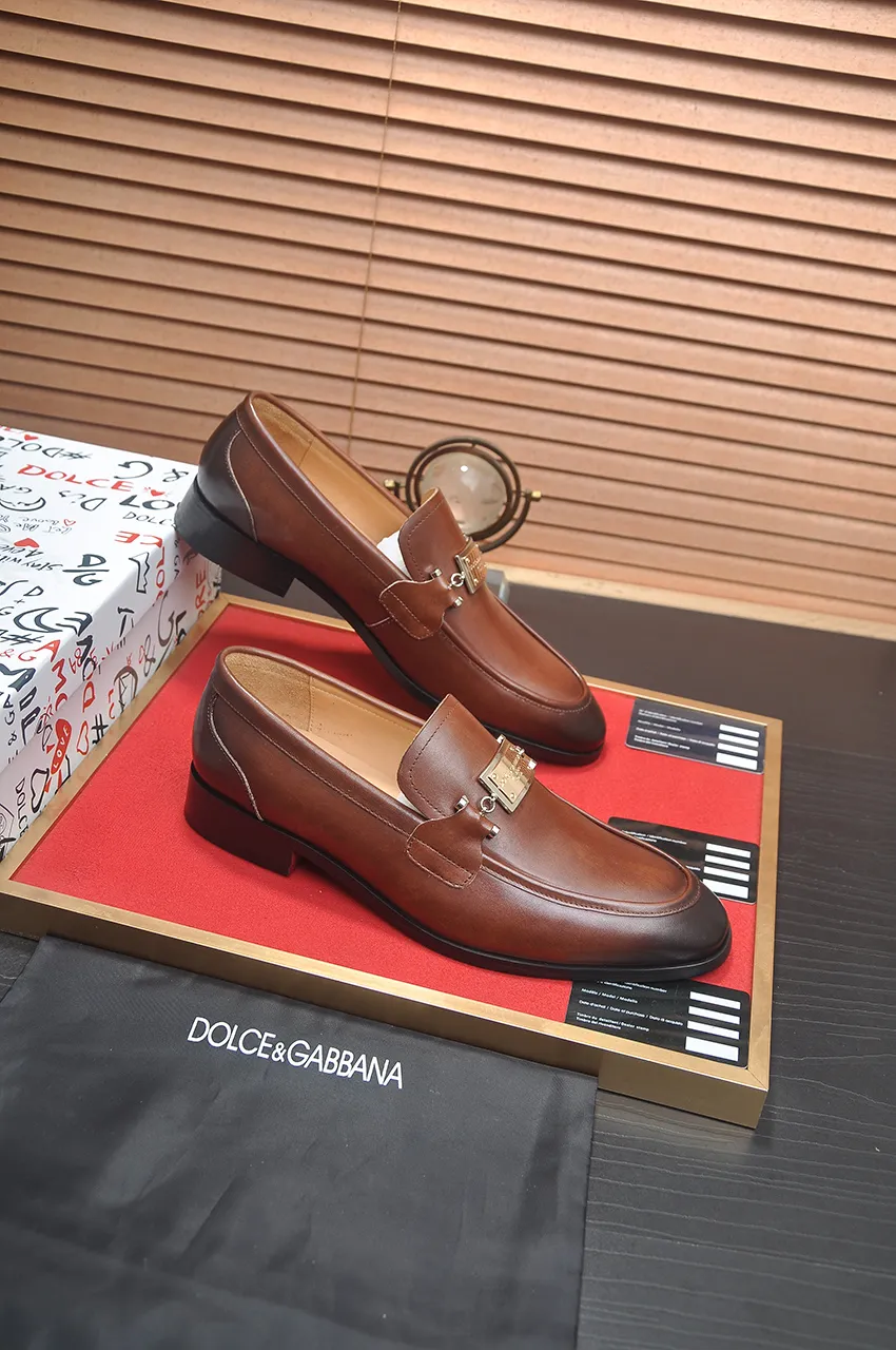 Men's men's shoes 💰500💶🌲 DG top 🔍🔍Men's new leather shoes 🚹 are on sale at the same time at the counter ⚠The uppers are imported cowhide from Italy, the entire imported cowhide lining, imported accessories 💪💪, completely 1⃣️ vs 1⃣️ replica 🇮 🇹💪💪, ⚠Sole: The original sole is specially provided by the original factory, the exclusive movable molded sole is super comfortable, ⚠The original factory follows the order, 🔍🔍high quality, you can enter and exit the counter at will, welcome to compare ⚠Size: 38-44 (45 customized)